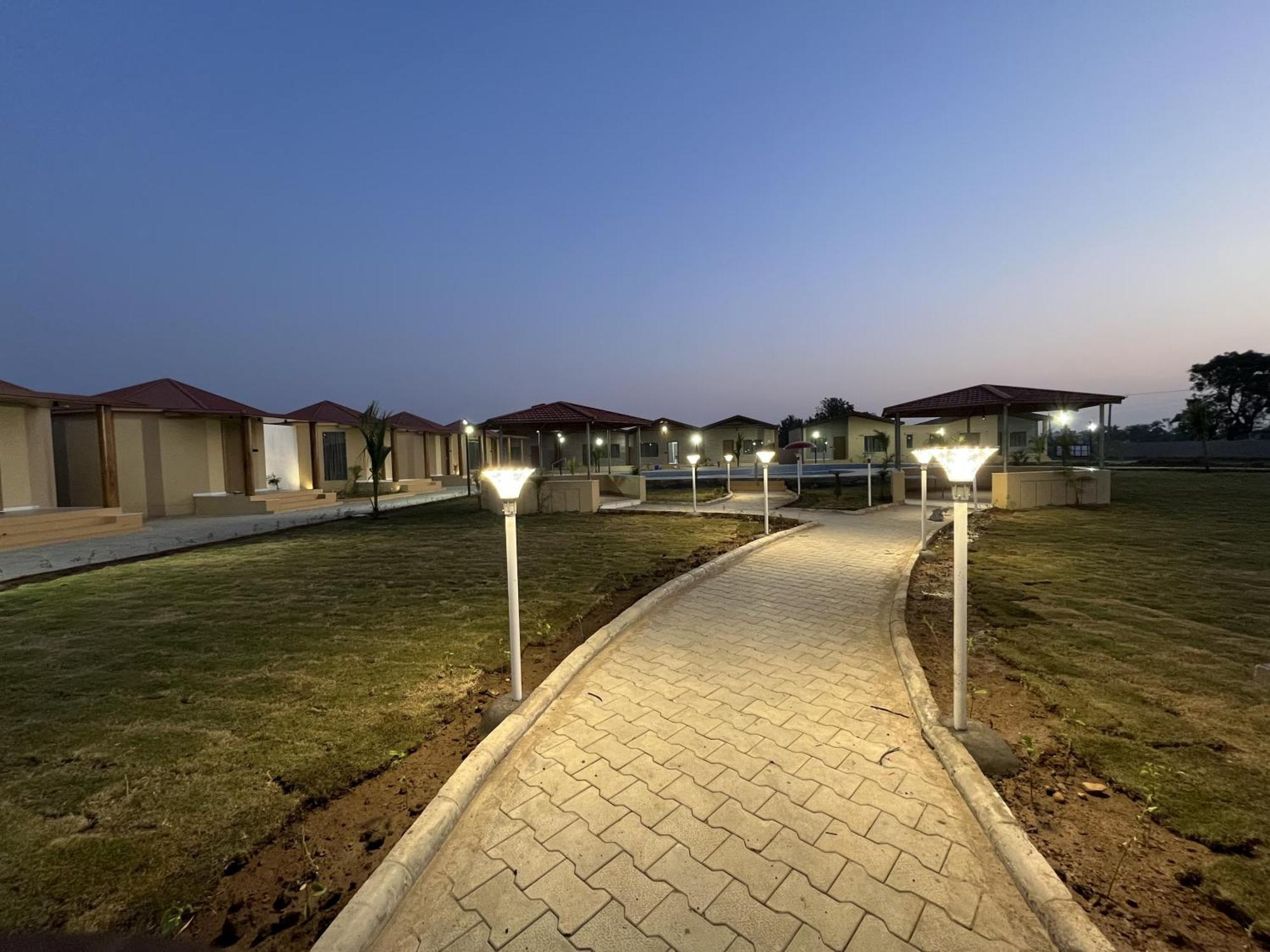 Shree Jalaram Resort Kodāe Εξωτερικό φωτογραφία